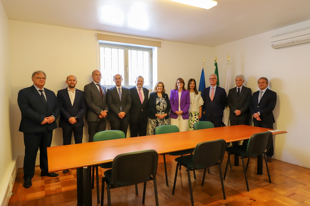 Visita Ministra Justica Julgado de Paz - 1