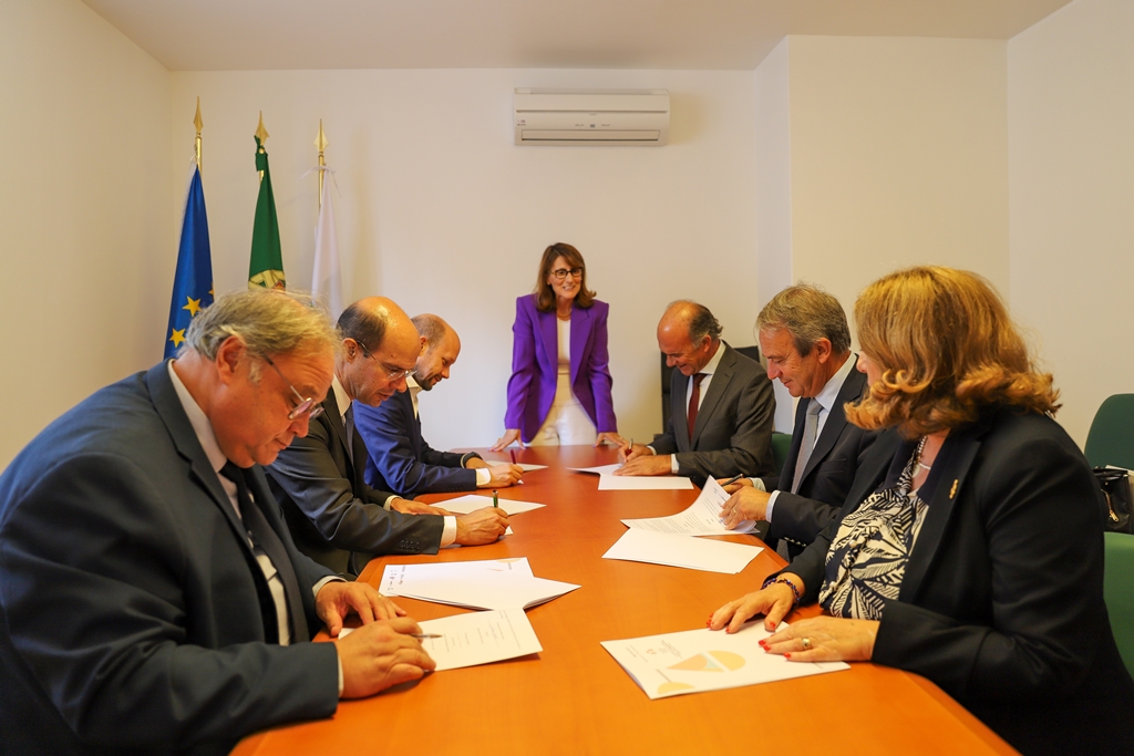 Visita Ministra Justica Julgado de Paz - 2