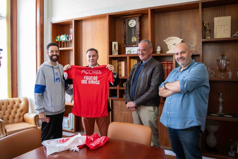 Figueiró dos Vinhos recebe visita solidária do CD Santa Clara após campanha "Paixão Sem Fronteiras"