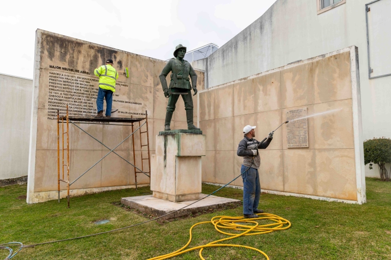 Reposição da espada e limpeza do Monumento Major Neutel de Abreu