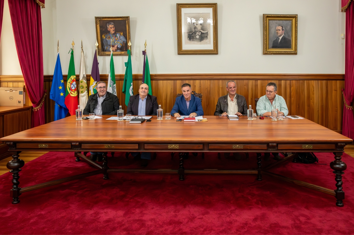 1.ª Reunião de Câmara definiu Pelouros e homenageou Paiva de Carvalho e Pinto Balsemão