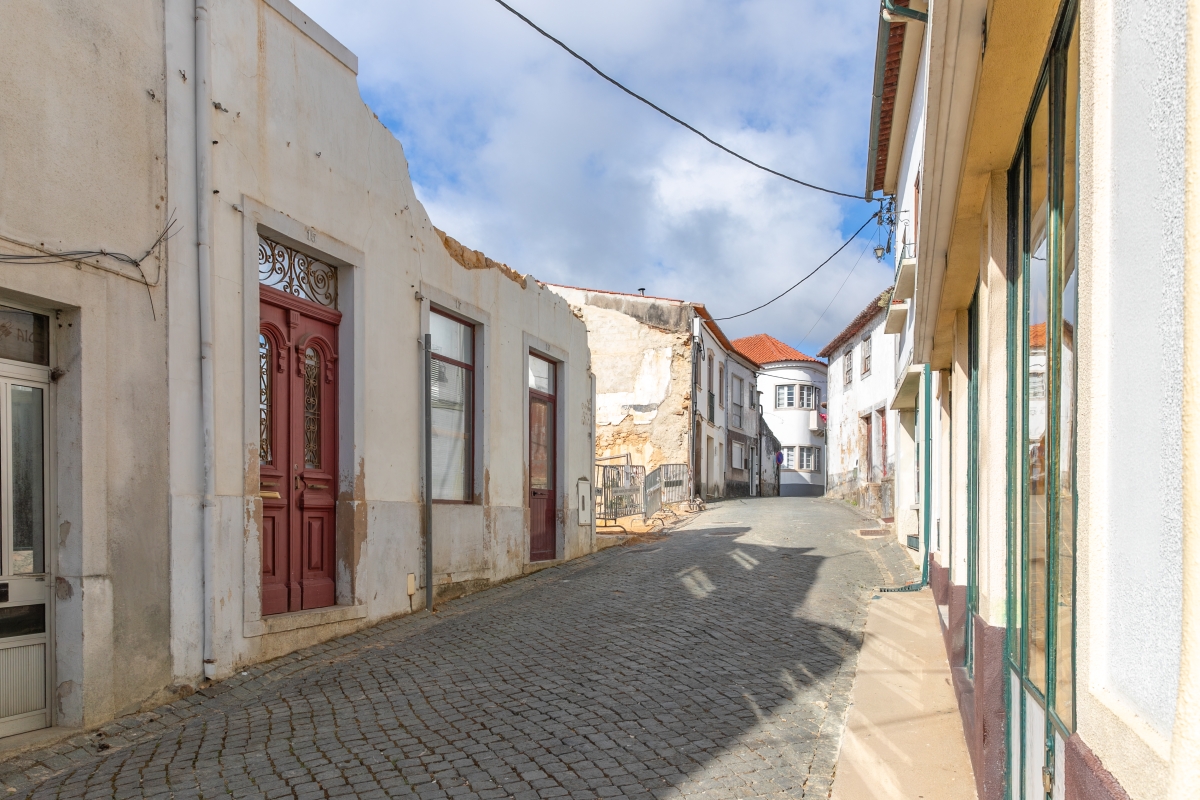 Rua Dr. António José de Almeida reaberta à circulação rodoviária e pedonal